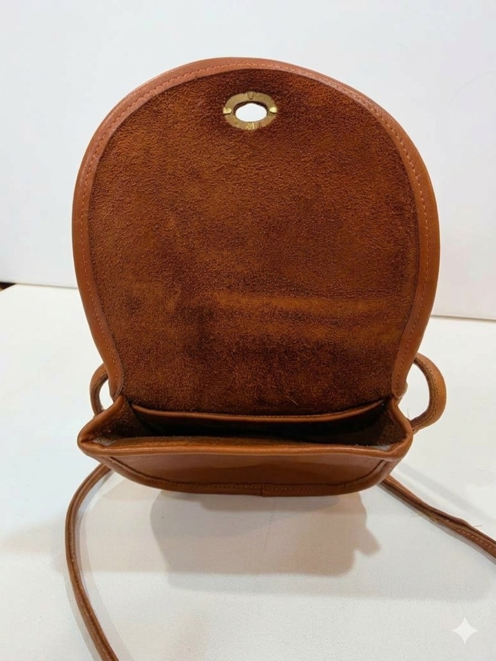 Vintage Coach Leather Half Moon Turnlock Crossbody Bag – British Tan - Picture 3 of 6